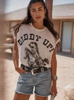Lainey Wilson x Wrangler Giddy Up Tee