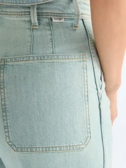 Sleek Barrel Lightweight Jean