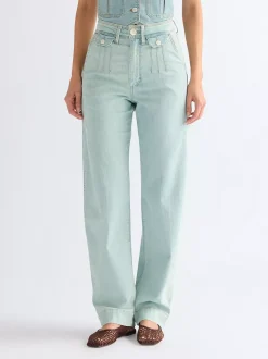 Sleek Barrel Lightweight Jean