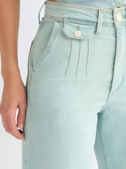 Sleek Barrel Lightweight Jean